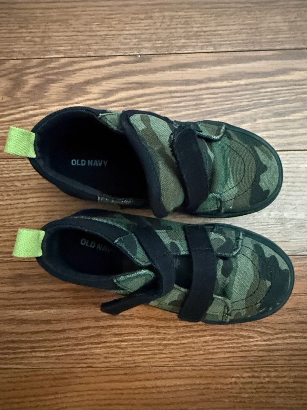 Old Navy Kids' Camouflage Velcro Sneakers in Green with Yellow Pull Tab